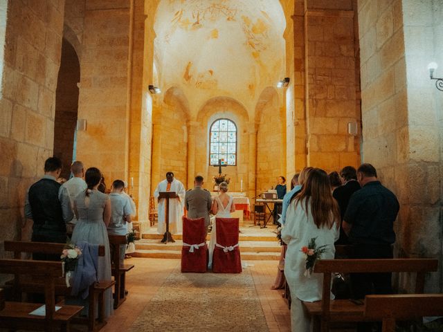 Le mariage de Gaël et Claire à Saint-Léon-sur-Vézère, Dordogne 33