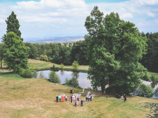 Le mariage de Julien et Sonja à Saint-Bonnet-le-Château, Loire 15