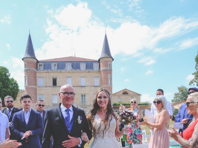 Le mariage de Julien et Sonja à Saint-Bonnet-le-Château, Loire 23