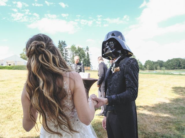 Le mariage de Julien et Sonja à Saint-Bonnet-le-Château, Loire 24