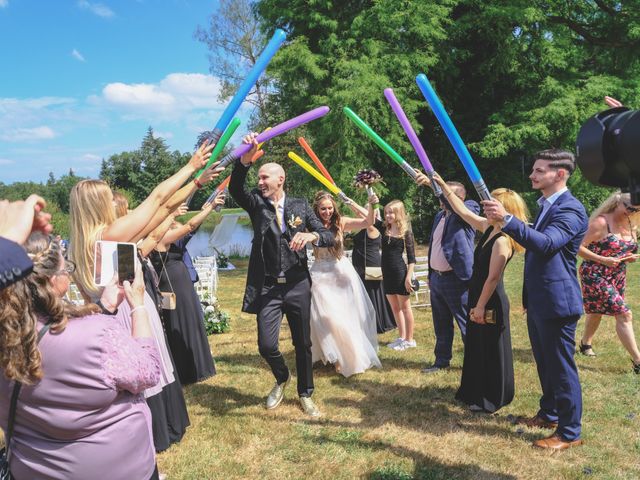 Le mariage de Julien et Sonja à Saint-Bonnet-le-Château, Loire 30