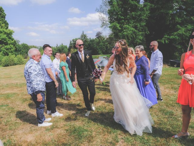 Le mariage de Julien et Sonja à Saint-Bonnet-le-Château, Loire 31