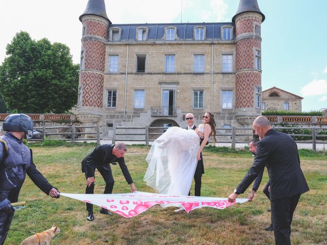 Le mariage de Julien et Sonja à Saint-Bonnet-le-Château, Loire 32