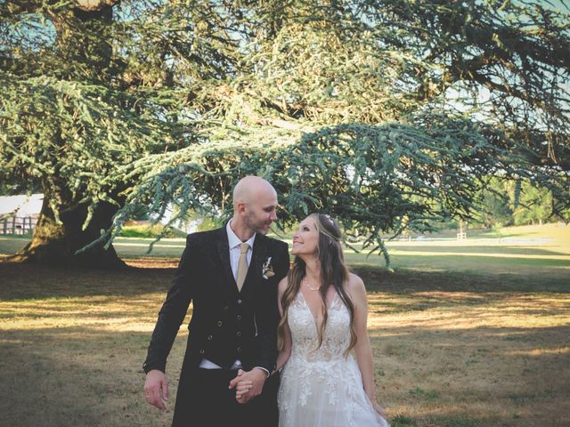 Le mariage de Julien et Sonja à Saint-Bonnet-le-Château, Loire 43