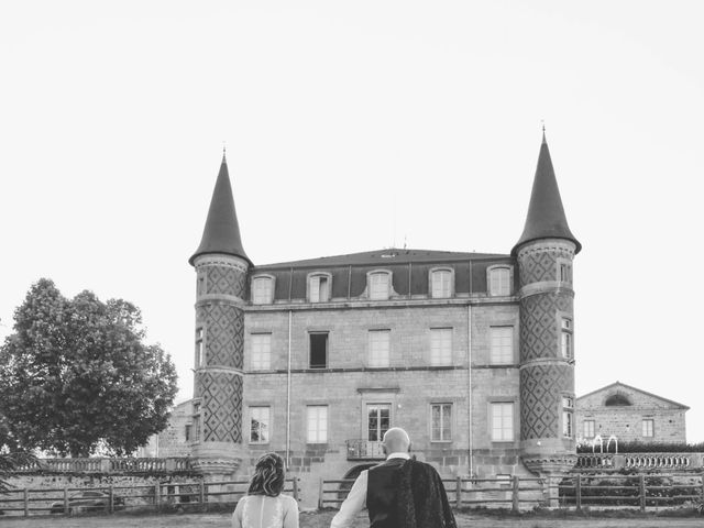 Le mariage de Julien et Sonja à Saint-Bonnet-le-Château, Loire 44