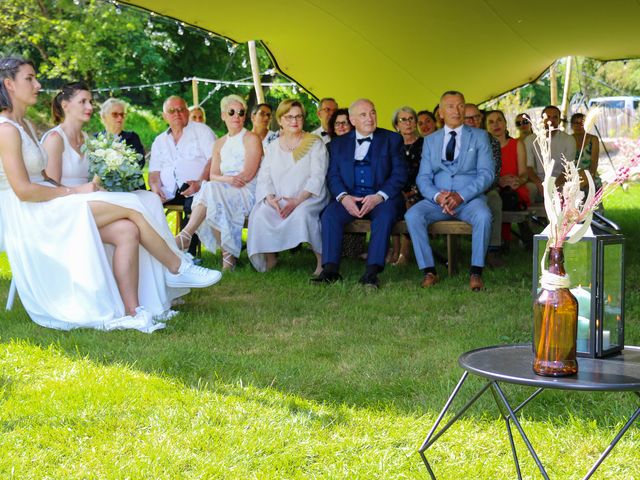 Le mariage de Lauren et Astrid à Saint-Aubin-des-Ormeaux, Vendée 77