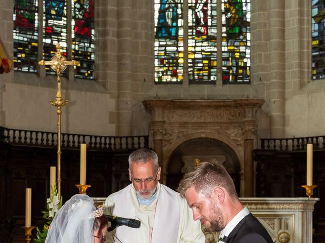 Le mariage de Anthony et Louise-Eugénie à Dole, Jura 29