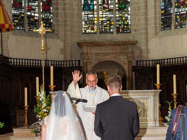 Le mariage de Anthony et Louise-Eugénie à Dole, Jura 30