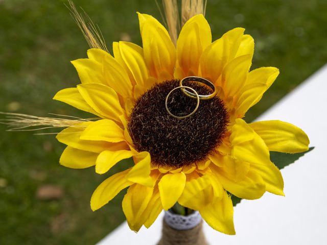 Le mariage de Jean-Pierre et Olivia à May-sur-Orne, Calvados 5