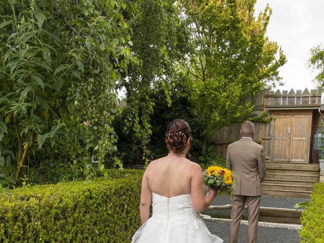 Le mariage de Jean-Pierre et Olivia à May-sur-Orne, Calvados 11