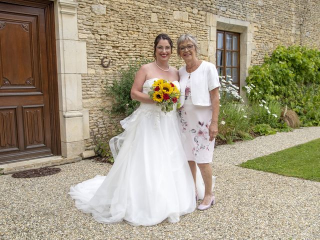 Le mariage de Jean-Pierre et Olivia à May-sur-Orne, Calvados 14