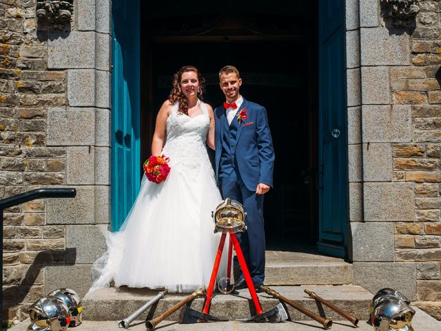Le mariage de Michaël et Hélène à Châteaubourg, Ille et Vilaine 25