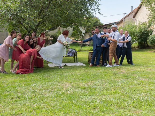 Le mariage de Hervé et Marie-Laure à Lomont-sur-Crête, Doubs 32