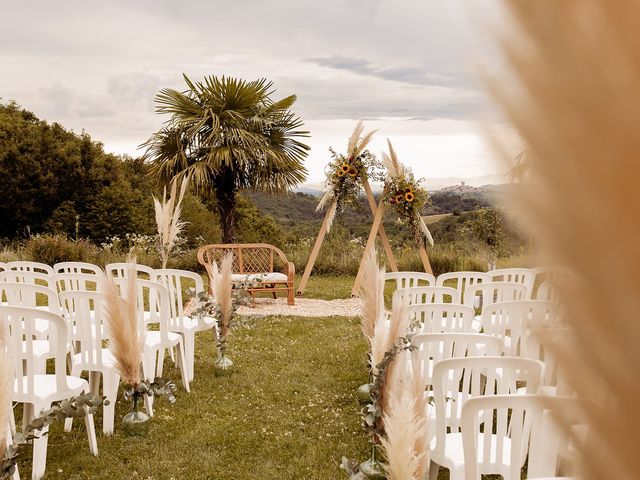 Le mariage de NICOLAS et DELPHINE à Montpeyroux, Puy-de-Dôme 32