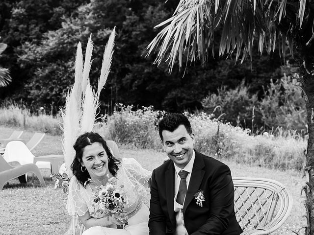 Le mariage de NICOLAS et DELPHINE à Montpeyroux, Puy-de-Dôme 33