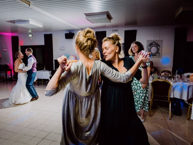 Le mariage de Damien et Isabelle à Roncq, Nord 57