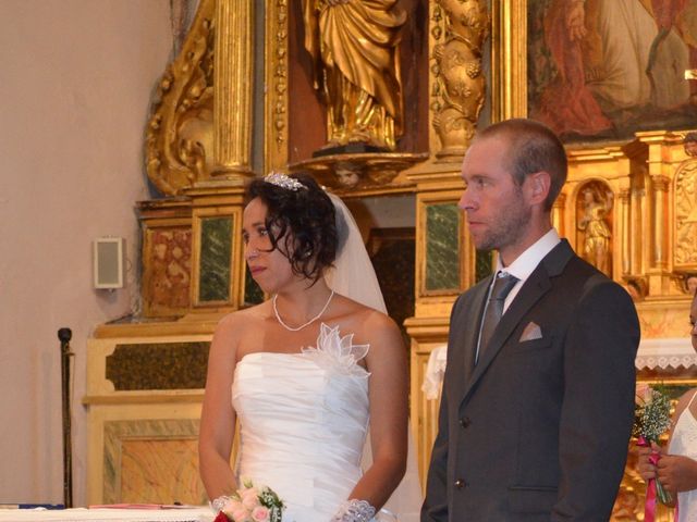 Le mariage de alex et leya à Saint-Laurent-d&apos;Olt, Aveyron 17