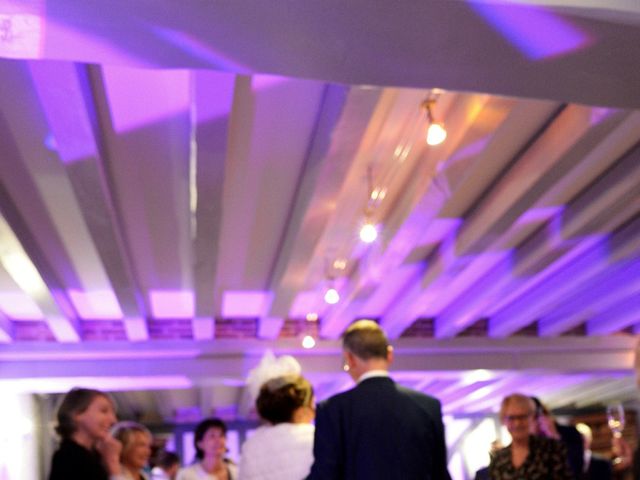 Le mariage de Christopher et Agathe à Orléans, Loiret 13
