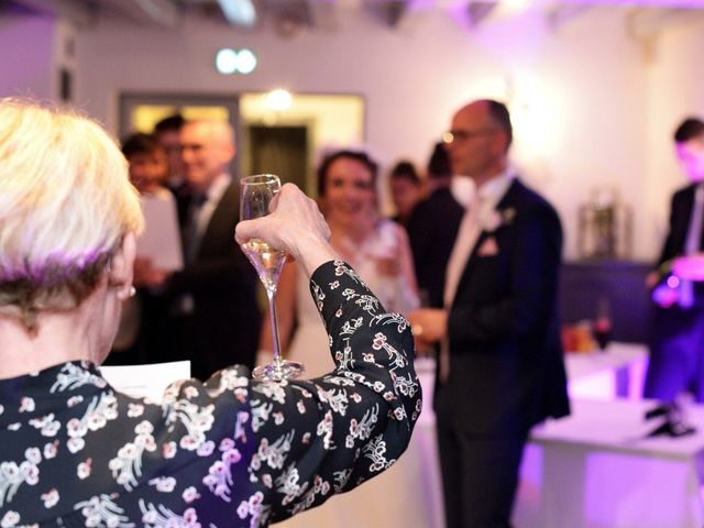 Le mariage de Christopher et Agathe à Orléans, Loiret 14