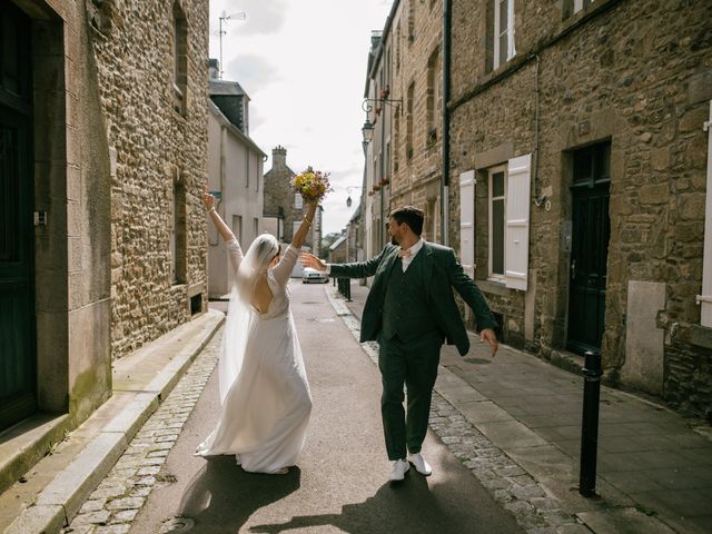Le mariage de Jean-Eudes et Estelle à Saint-Aubin-du-Perron, Manche 16