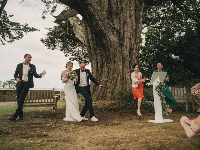 Le mariage de Antoine et Adeline à Loctudy, Finistère 54