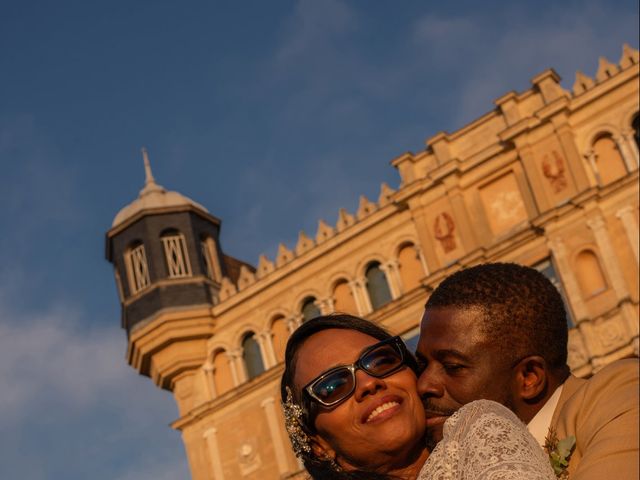 Le mariage de Evandro et Indira à Lyon, Rhône 15