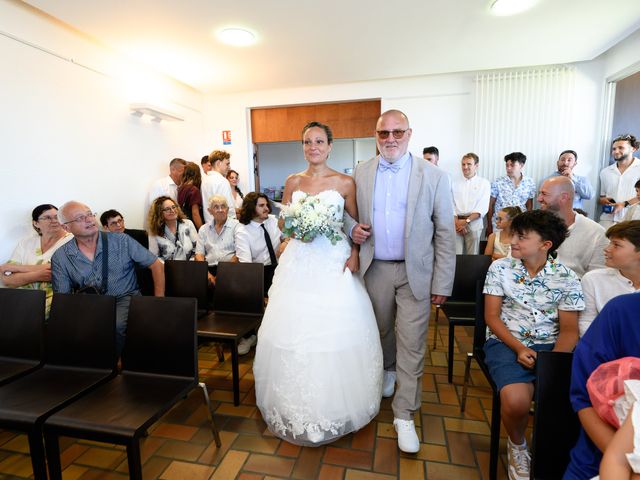 Le mariage de Seb et Lydie à Arès, Gironde 18