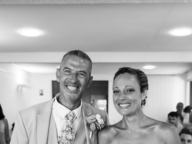 Le mariage de Seb et Lydie à Arès, Gironde 23