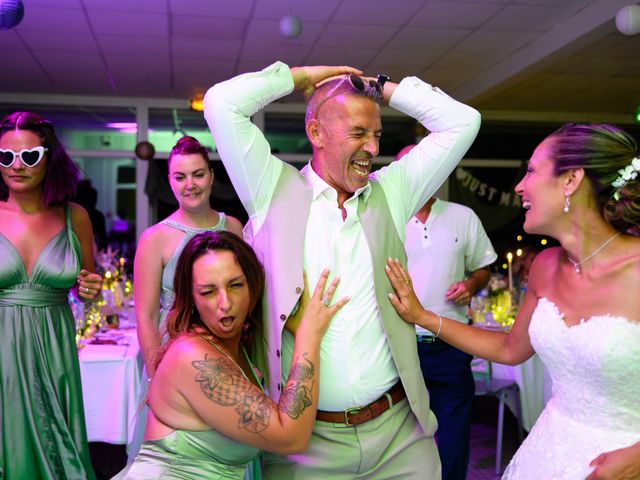 Le mariage de Seb et Lydie à Arès, Gironde 64