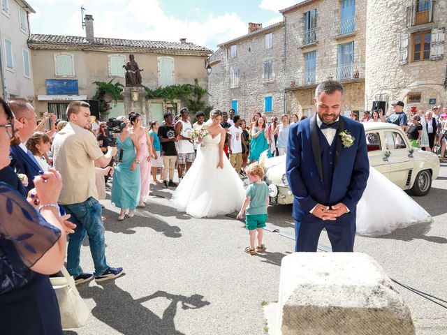 Le mariage de Matthias et Célia à Simiane-la-Rotonde, Alpes-de-Haute-Provence 44