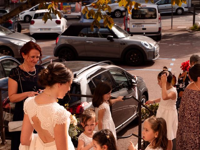 Le mariage de Andrea et Noémie à Le Breuil, Rhône 77