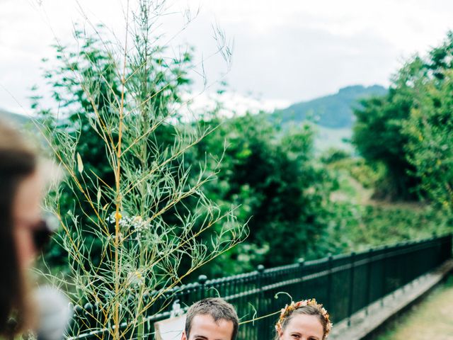 Le mariage de Antoine et Laure à Beaujeu, Rhône 32