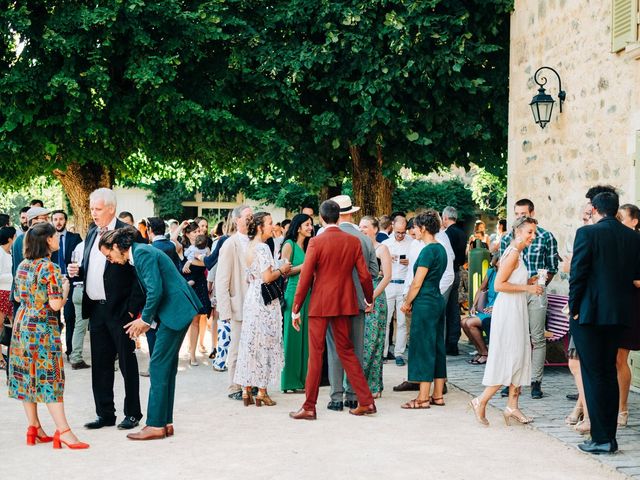 Le mariage de Antoine et Laure à Beaujeu, Rhône 43