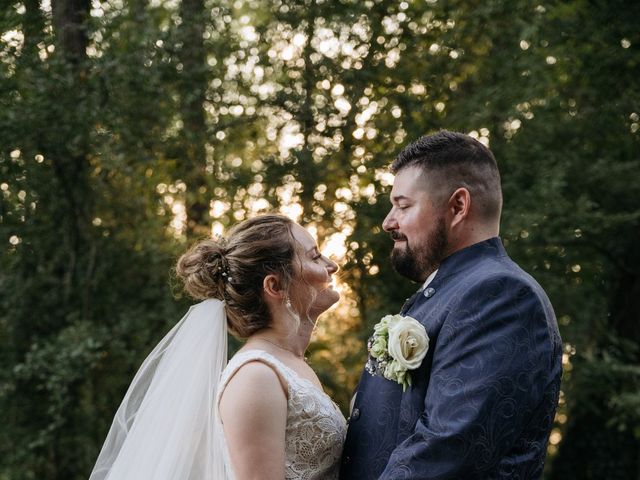 Le mariage de Benjamin et Amélie à Beaulon, Allier 32