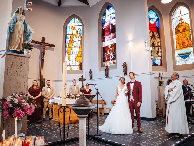 Le mariage de Charles et Ségolène à Capelle, Nord 32