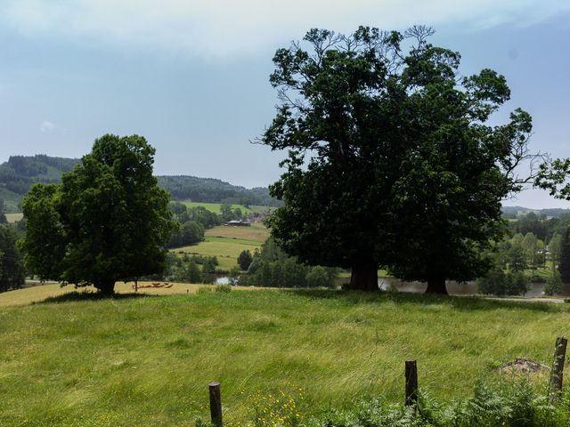 Le mariage de Loïc et Lauryn à Le Mayet-de-Montagne, Allier 1