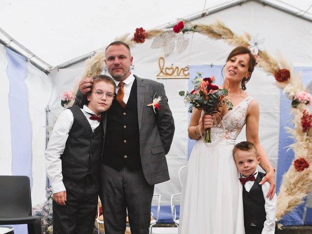 Le mariage de Fouasnon et Vanessa et Eddy à Lonrai, Orne 28