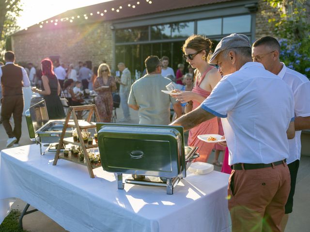 Le mariage de Greg et Aurelie à Eyguières, Bouches-du-Rhône 29