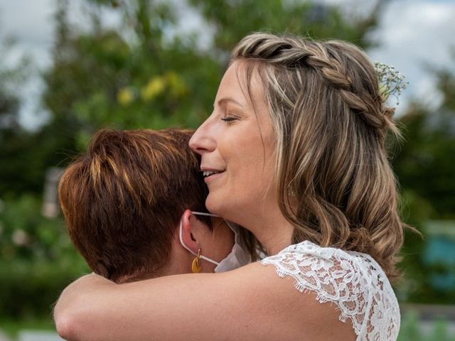 Le mariage de Davide et Flavie à Merville-Franceville, Calvados 4