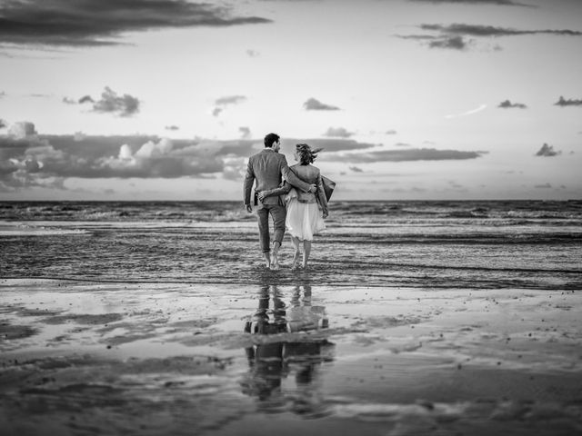 Le mariage de Davide et Flavie à Merville-Franceville, Calvados 2