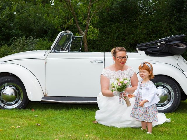 Le mariage de Sébastien et Sabrina à Firfol, Calvados 29