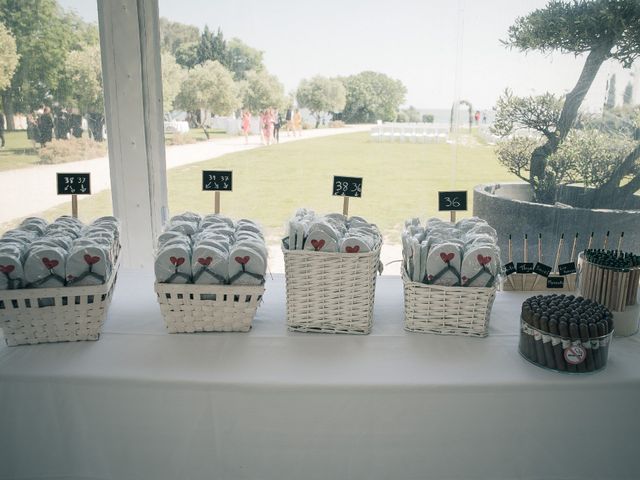 Le mariage de Florian et Caroline à Villeneuve-lès-Maguelone, Hérault 16