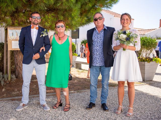 Le mariage de Charles et Julie à La Guérinière, Vendée 10