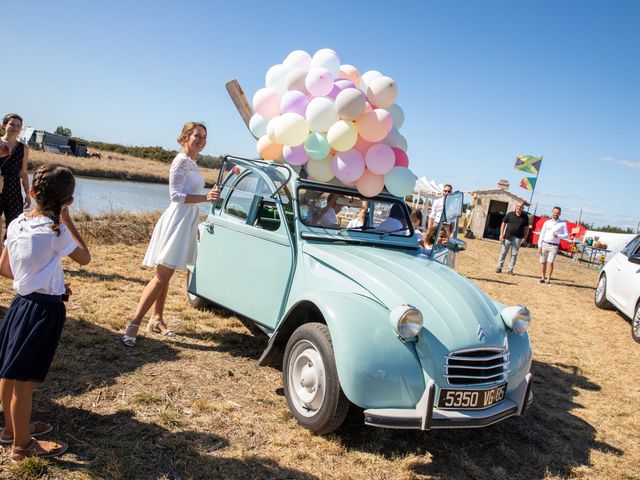 Le mariage de Charles et Julie à La Guérinière, Vendée 74