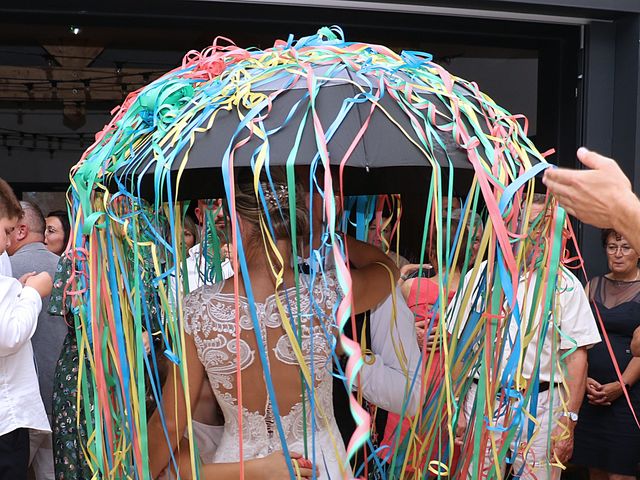 Le mariage de Florent et Virginie à Saint-Aubin-des-Ormeaux, Vendée 44