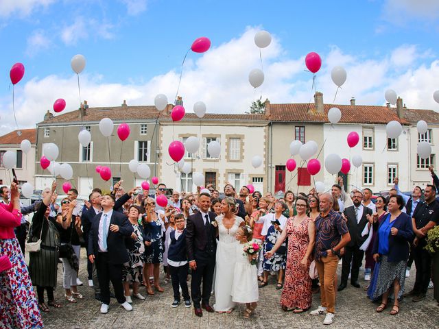 Le mariage de Florent et Virginie à Saint-Aubin-des-Ormeaux, Vendée 84