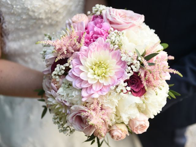 Le mariage de Nicolas et Sarah à Pont-de-Pany, Côte d&apos;Or 23