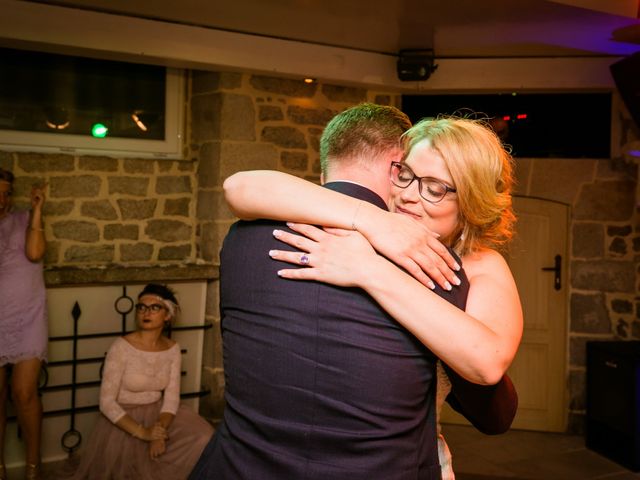 Le mariage de Yann et Lauriana à Trédion, Morbihan 203