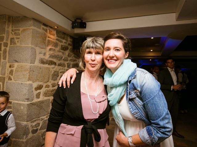 Le mariage de Yann et Lauriana à Trédion, Morbihan 206