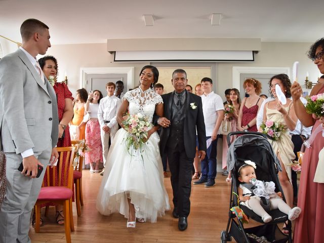 Le mariage de Yann et Dorlys  à Ménilles, Eure 53